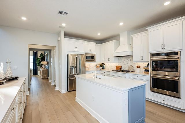 19326 LOCHSIDE LANE, Mount Dora, FL 32757