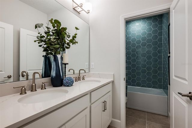 19326 LOCHSIDE LANE, Mount Dora, FL 32757