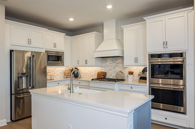 19326 LOCHSIDE LANE, Mount Dora, FL 32757