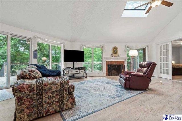 1041 Creekview Dr, Darlington, SC 29540