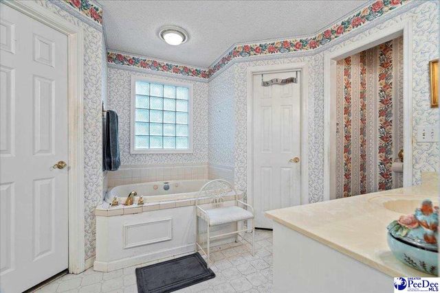 1041 Creekview Dr, Darlington, SC 29540