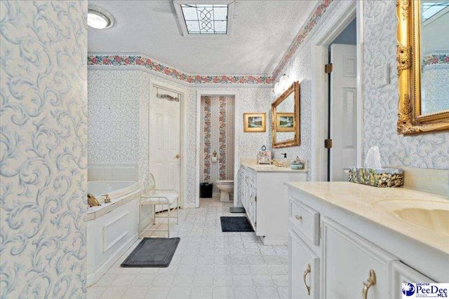 1041 Creekview Dr, Darlington, SC 29540