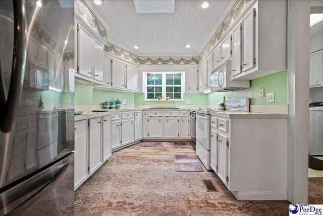1041 Creekview Dr, Darlington, SC 29540