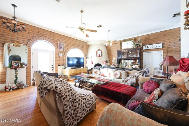 1732 W YEARLING Road, Phoenix, AZ 85085