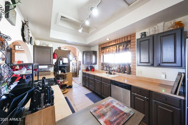 1732 W YEARLING Road, Phoenix, AZ 85085