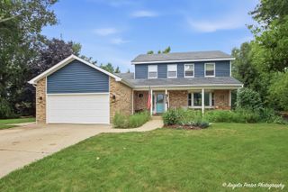 2808 Monterra Drive, Spring Grove, IL 60081