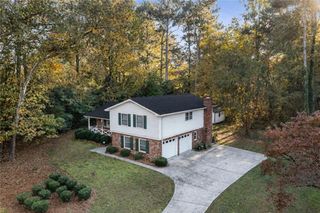 2252 Valley Creek Circle, Snellville, GA 30078