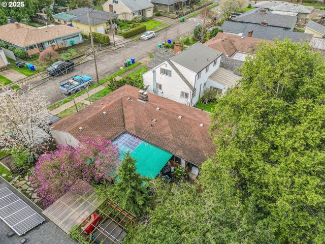7955 Se CENTER St, Portland, OR 97206