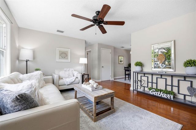 1024 MICHIGAN DR E, Dunedin, FL 34698