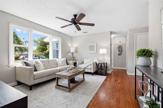 1024 MICHIGAN DR E, Dunedin, FL 34698