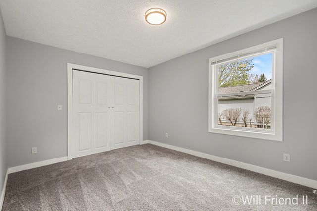 15 Skyline Circle NW, Grand Rapids, MI 49504
