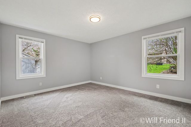 15 Skyline Circle NW, Grand Rapids, MI 49504