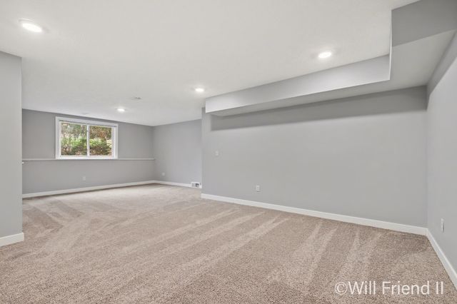 15 Skyline Circle NW, Grand Rapids, MI 49504