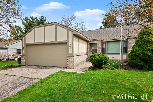 15 Skyline Circle NW, Grand Rapids, MI 49504