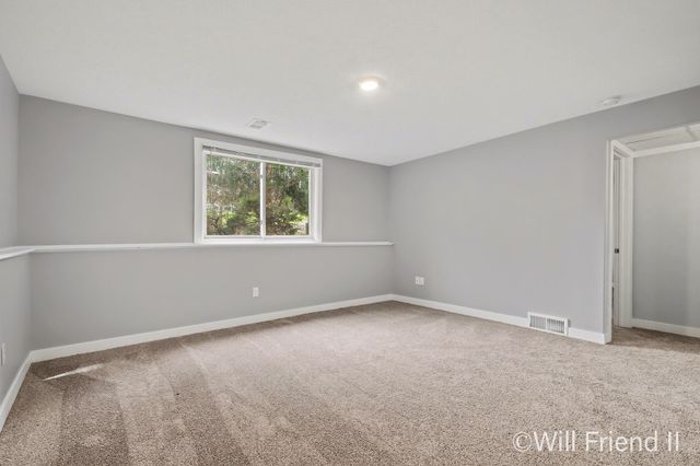 15 Skyline Circle NW, Grand Rapids, MI 49504