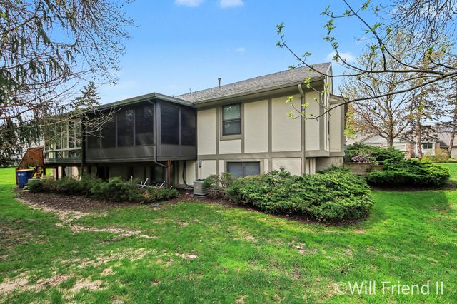 15 Skyline Circle NW, Grand Rapids, MI 49504