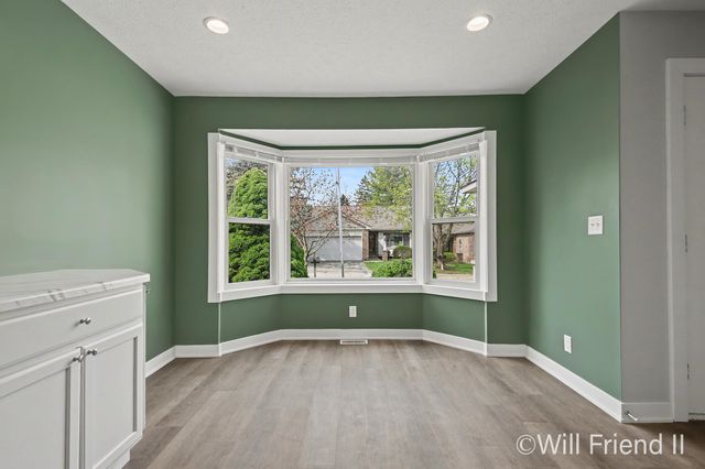 15 Skyline Circle NW, Grand Rapids, MI 49504
