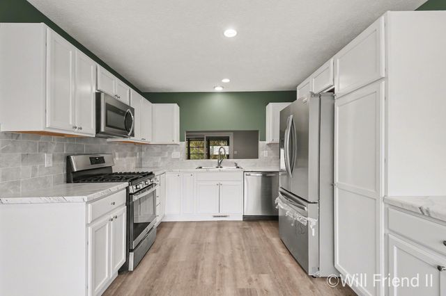 15 Skyline Circle NW, Grand Rapids, MI 49504