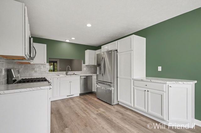 15 Skyline Circle NW, Grand Rapids, MI 49504