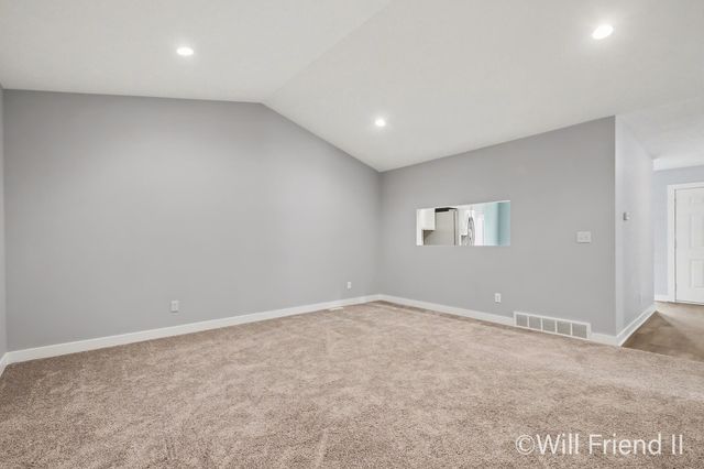 15 Skyline Circle NW, Grand Rapids, MI 49504