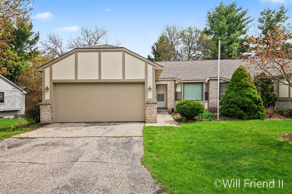 15 Skyline Circle NW, Grand Rapids, MI 49504