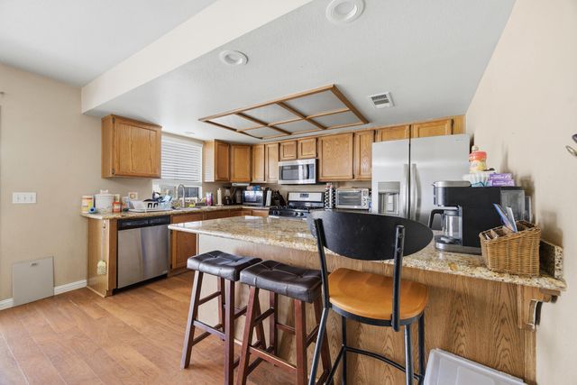281 Somerset Drive, Lemoore, CA 93245