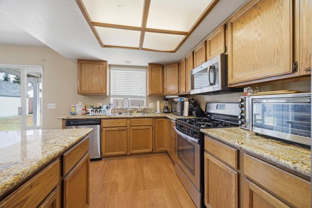 281 Somerset Drive, Lemoore, CA 93245
