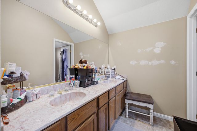 281 Somerset Drive, Lemoore, CA 93245