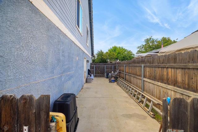 281 Somerset Drive, Lemoore, CA 93245