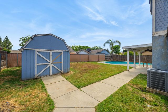 281 Somerset Drive, Lemoore, CA 93245
