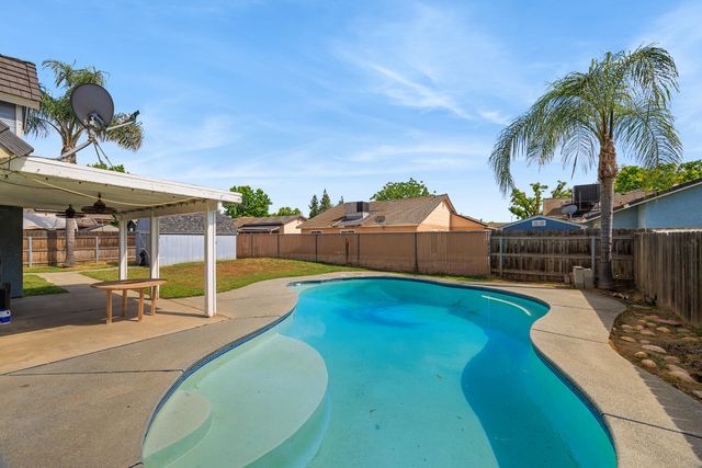281 Somerset Drive, Lemoore, CA 93245