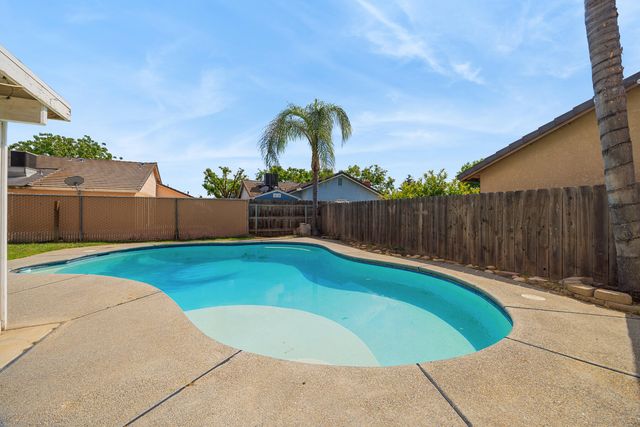 281 Somerset Drive, Lemoore, CA 93245