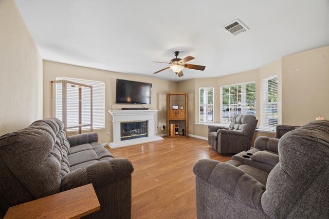 281 Somerset Drive, Lemoore, CA 93245