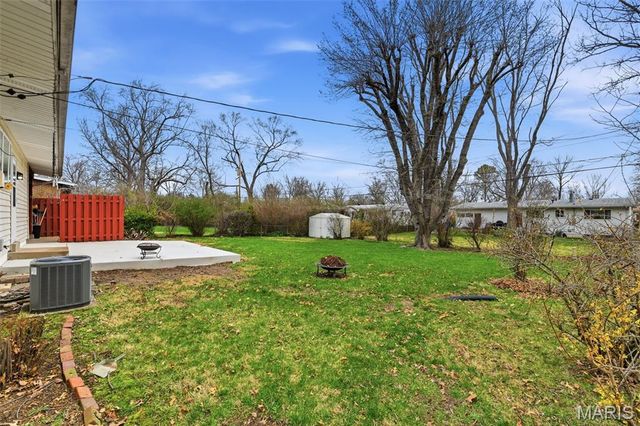 765 Kostka Lane, Florissant, MO 63031