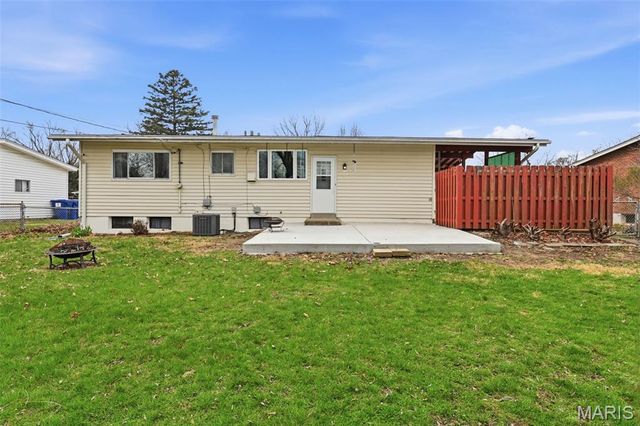 765 Kostka Lane, Florissant, MO 63031