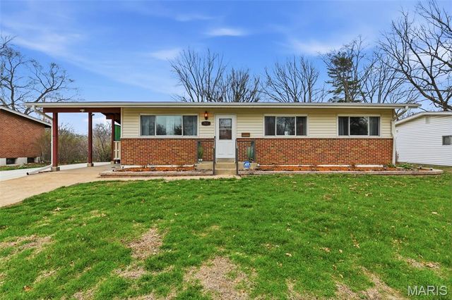 765 Kostka Lane, Florissant, MO 63031