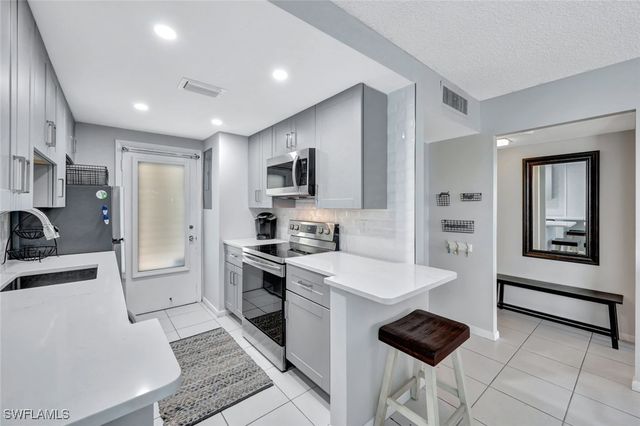 1300 Gulf Shore BLVD N 407, Naples, FL 34102