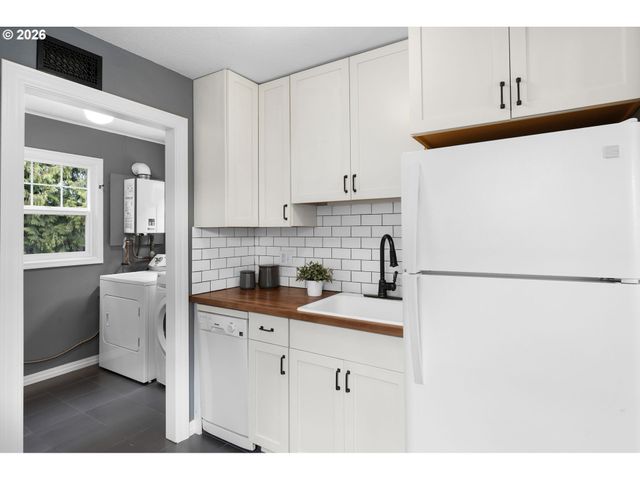 221 N STAFFORD St, Portland, OR 97217