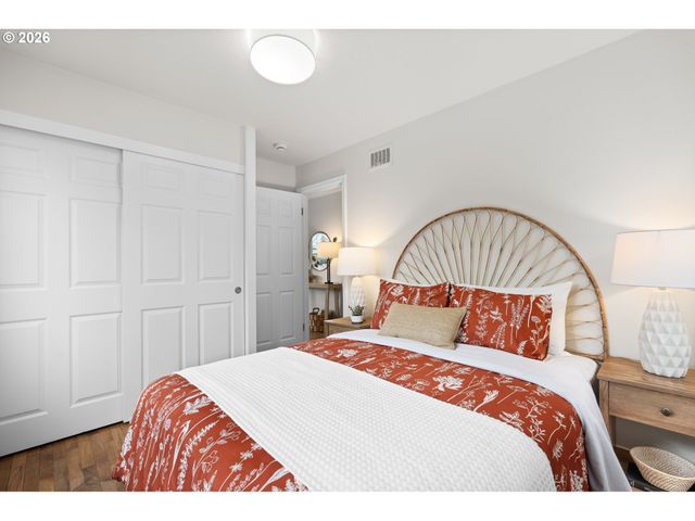 221 N STAFFORD St, Portland, OR 97217