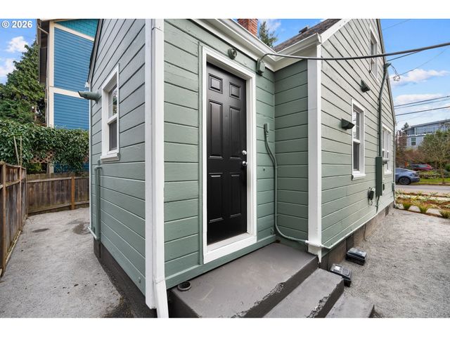 221 N STAFFORD St, Portland, OR 97217