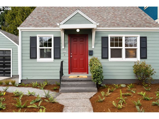 221 N STAFFORD St, Portland, OR 97217