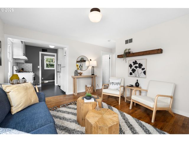 221 N STAFFORD St, Portland, OR 97217