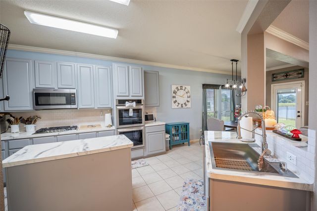 1205 28th Avenue N, Texas City, TX 77590