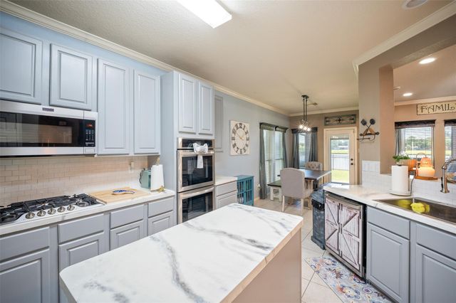 1205 28th Avenue N, Texas City, TX 77590