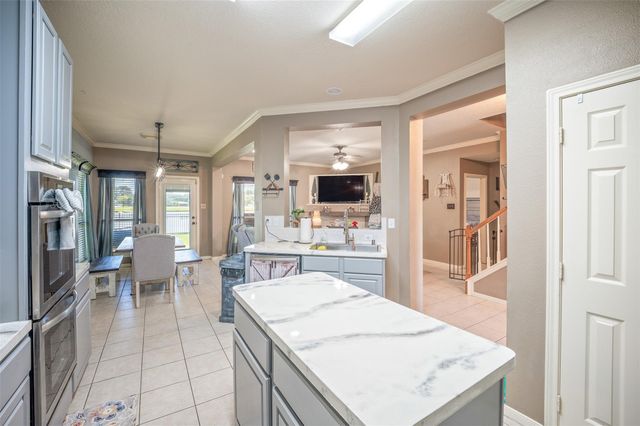 1205 28th Avenue N, Texas City, TX 77590