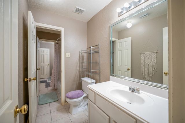 1205 28th Avenue N, Texas City, TX 77590