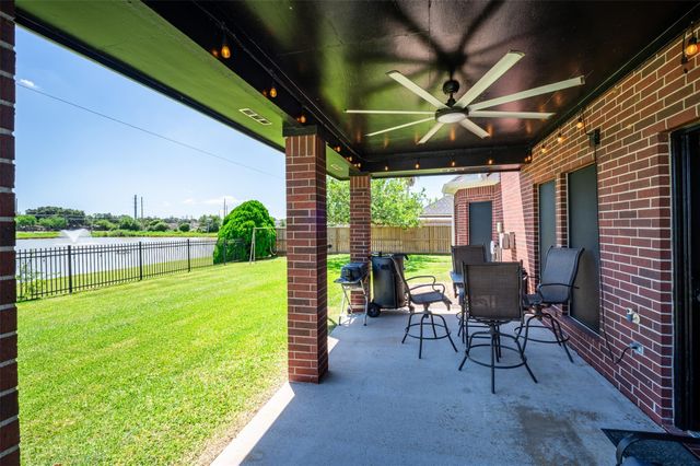 1205 28th Avenue N, Texas City, TX 77590