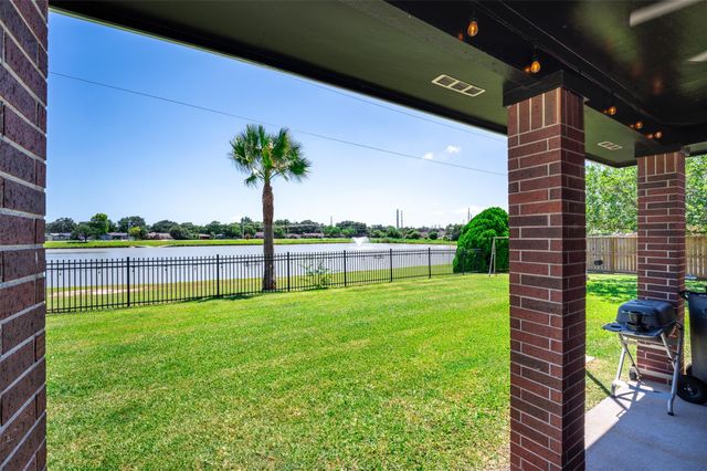 1205 28th Avenue N, Texas City, TX 77590