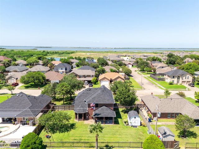 1205 28th Avenue N, Texas City, TX 77590