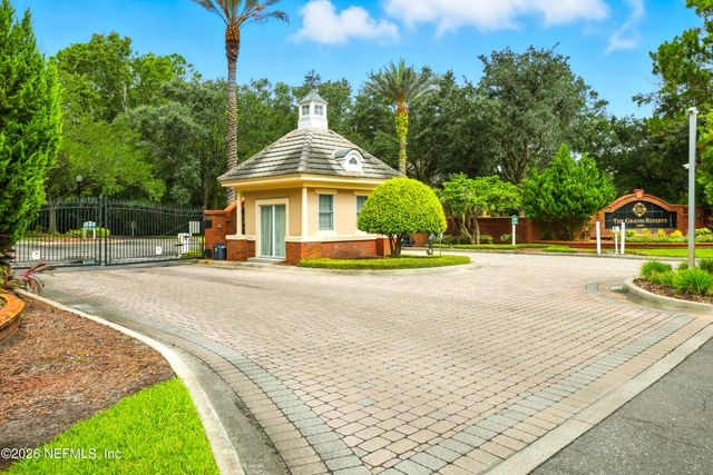 13810 SUTTON PARK Drive N 828, Jacksonville, FL 32224